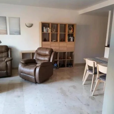 Gunilla La Recoletta Apartment *